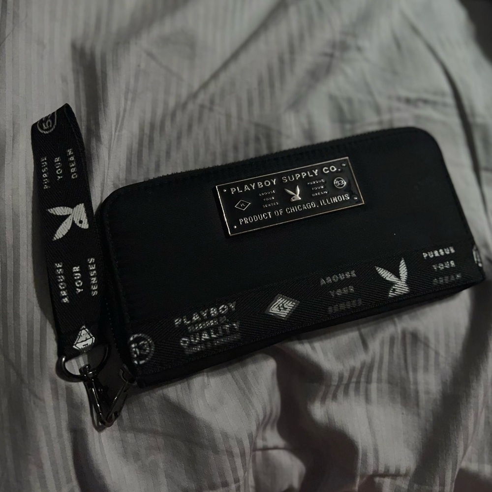 Black Playboy Arouse Your Senses Zip Wallet